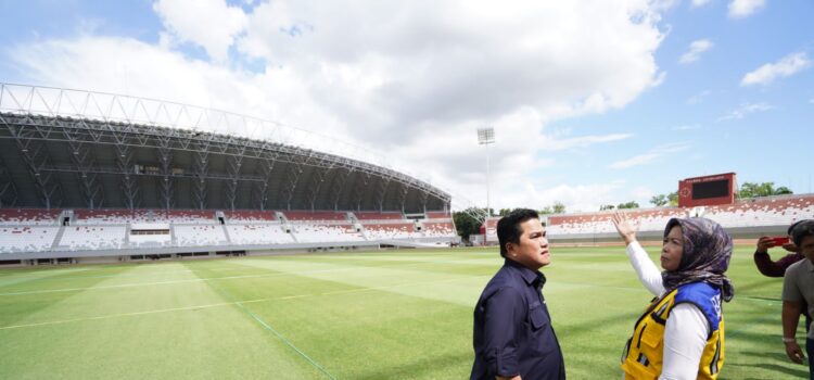 Ketua Panitia Penyelenggara FIFA U-20 World Cup 2023 (LOC), Erick Thohir saat meninjau Stadion Jakabaring Palembang