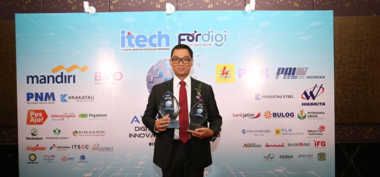 Direktur Utama PT PLN (Persero), Darmawan Prasodjo kembali dianugerahi penghargaan “The Best CEO for Corporate Digital Transformation of The Year”