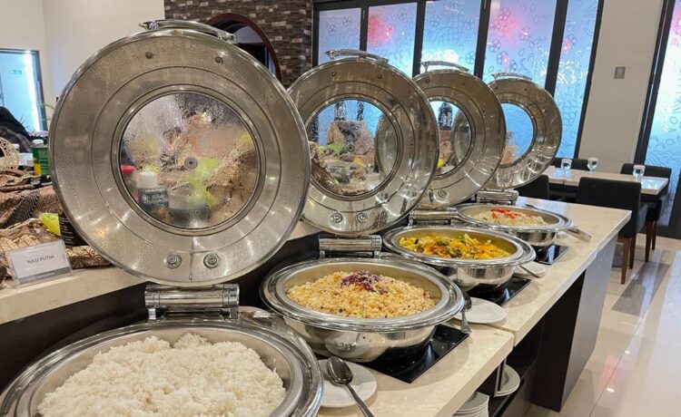 Buffet makanan di Hotel Harper Palembang