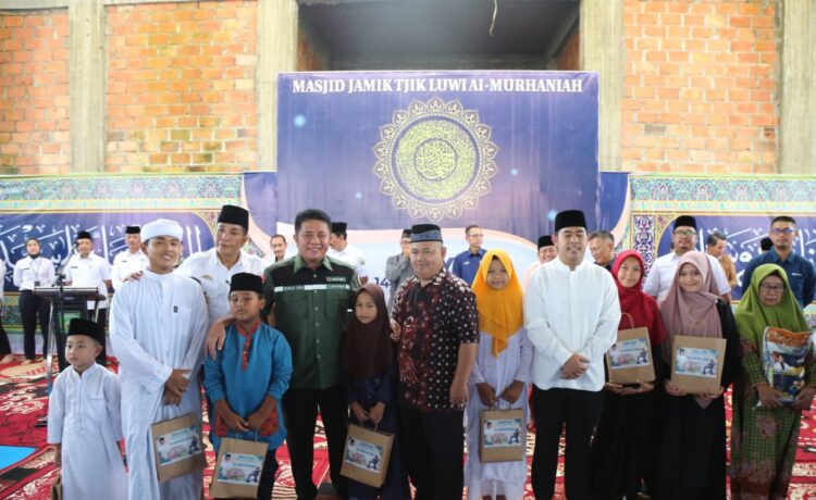 Gubernur Sumsel H Herman Deru berbagi kebahagiaan Ramadhan kepada ribuan anak yatim piatu di Sumsel