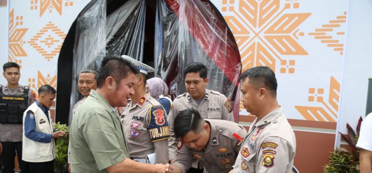 Gubernur Sumsel Herman Deru saat meninjau posko lebaran, Jumat (21/4/2023)