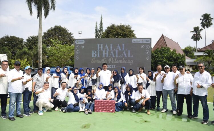 Gubernur Sumsel Herman Deru saat Halal Bihalal Bersama Alumni Smanta Palembang, Senin (24/4/2023) 