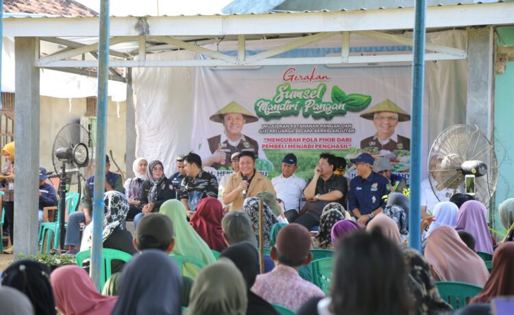 Gubernur Sumsel H Herman Deru saat melakukan kunjungan ke Desa Sungai Pinang Kecamatan Rambutan Banyuasin