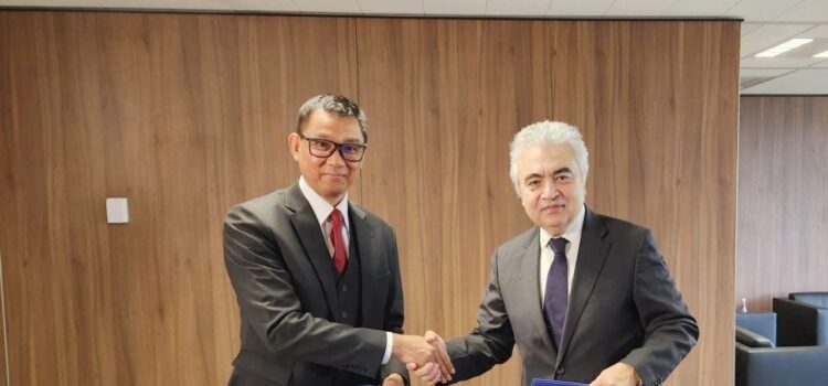 PT PLN (Persero) menggandeng International Energy Agency (IEA) untuk mematangkan Just Energy Transition Partnership Investment and Policy Plan (JETP IPP) dalam mengakselerasi transisi energi Indonesia