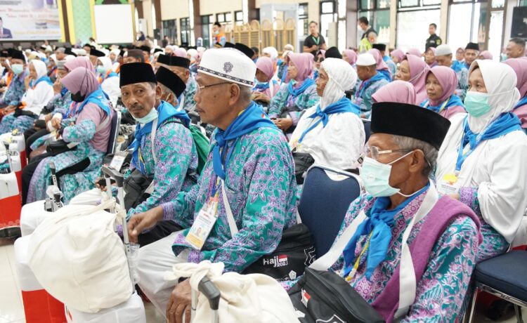 3 Calon Haji Kloter 3 Embarkasi Palembang Ditunda Berangkat