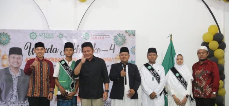 Gubernur Sumsel Herman Deru saat menghadiri Wisuda Akbar ke-4 dan Azizah berbagi MenjadibGeneral Rabbani di Aula Yayasan Azizah Darusalam Tegal Binangun, Sabtu (15/4)