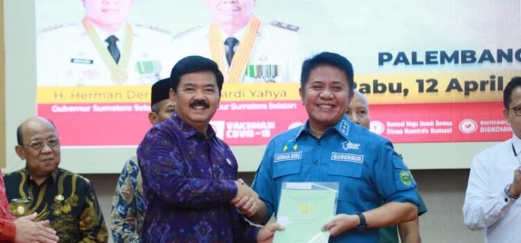 Gubernur Sumsel Herman Deru, saat penyerahan sertifikat BMN, BMD, dan BUMN, oleh Menteri ATR atau Kepala BPN di Auditorium Bina Praja Setda Provinsi Sumsel, Rabu (12/4)