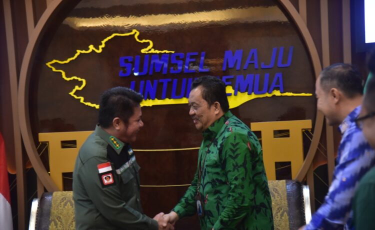 Gubernur Sumsel erman Deru ketika menerima audiensi Deputi BPS RI M. Habibullah di ruang tamu Gubernur Sumsel, Kamis (4/5)