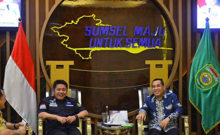 Walikota Lubuk Linggau  H SN Prana Putra Sohe  saat melakukan audiensi dengan Gubernur Sumsel H Herman Deru, Senin (8/5) siang