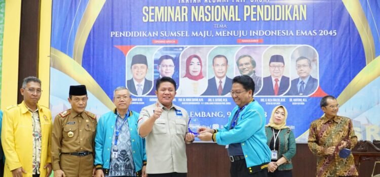Gubernur Sumsel H Herman Deru membuka langsung Seminar Nasional yang diprakarsai IKA FKIP Unsri di Asrama Haji Palembang, Selasa (9/5)
