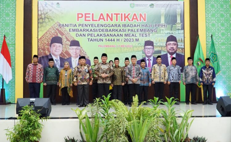 Gubernur Sumsel H Herman Deru melantik Panitia Penyelenggara Ibadah Haji (PPIH) Embarkasi dan Debarkasi Palembang tahun 2023 di Gedung Serba Guna Asrama Haji Palembang, Kamis (11/5)