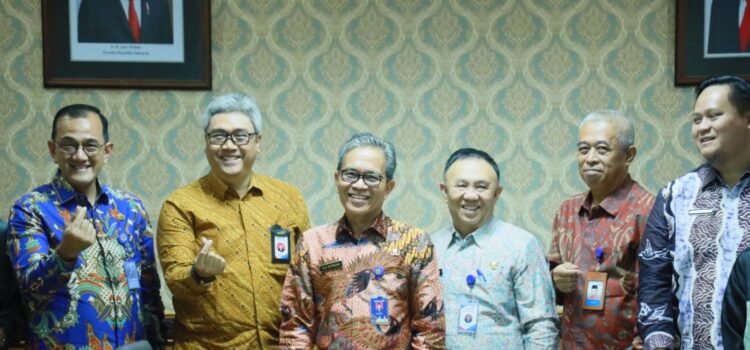 Sekda Provinsi Sumatera Selatan Ir SA Supriono menerima langsung Deputi Bidang Keluarga Sejahtera BKKBN RI, Novian Andusti SE MT