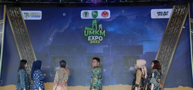 Gubernur Sumsel H Herman Deru saat memberikan sambutan pada pembukaan UMKM Expo 2023  bertempat di Halaman Kantor DPRD Provinsi Sumsel, Sabtu (13/5) petang