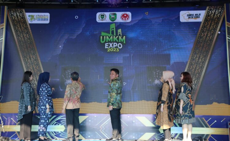 Gubernur Sumsel H Herman Deru saat memberikan sambutan pada pembukaan UMKM Expo 2023  bertempat di Halaman Kantor DPRD Provinsi Sumsel, Sabtu (13/5) petang