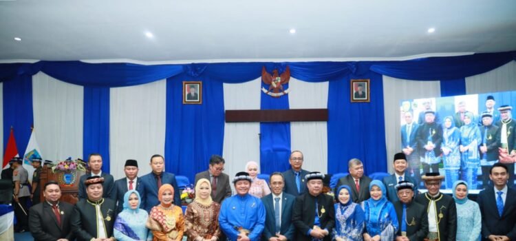 Gubernur Sumsel H. Herman Deru didampingi Ketua TP PKK Provinsi Sumsel Hj. Febrita Lustia menghadiri Rapat Paripurna X masa sidang ke III tahun 2023 DPRD Kabupaten Lahat