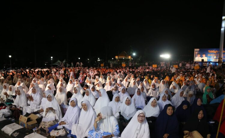 Ribuan Umat Muslim Hadiri Tabligh Akbar HUT Provinsi Sumsel ke 77 Tahun