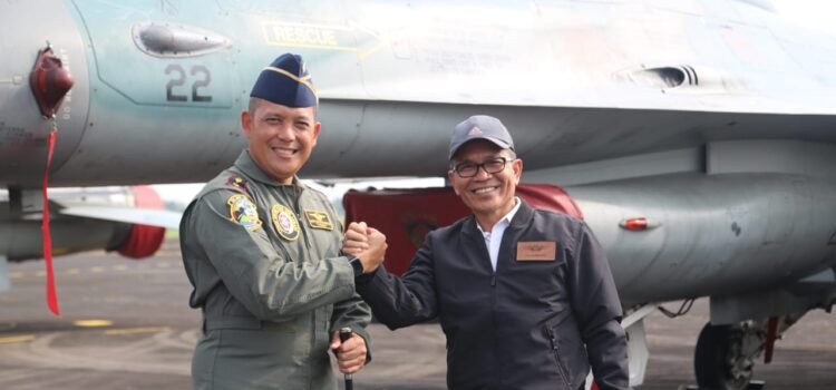 Sekretaris Daerah Provinsi Sumatera Selatan Ir. S.A. Supriono dianugerahi penghargaan sebagai Warga Kehormatan Lanud Sri Mulyono Herlambang (SMH)