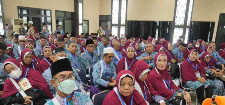 Sebanyak 360 jamaah calon haji (JCH) kloter 2 Embarkasi Palembang tiba di Asrama Haji Palembang, Sabtu (27/5) siang.