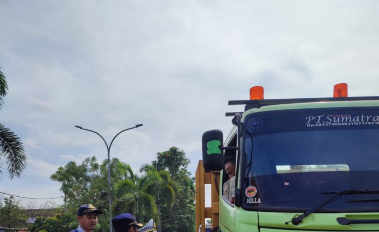 tim gabungan terdiri dari  petugas  Dinas Perhubungan (Dishub) Provinsi Sumsel, TNI/Polri  penertiban terhadap angkutan barang dengan muatan kapasitas besar mulai dari  jenis truk dan tronton  yang akan masuk Kota Palembang diluar jalan operasional