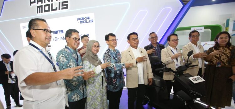 aling bersinergi untuk memberikan edukasi dan mengajak masyarakat beralih dari kendaraan BBM ke kendaraan listrik.