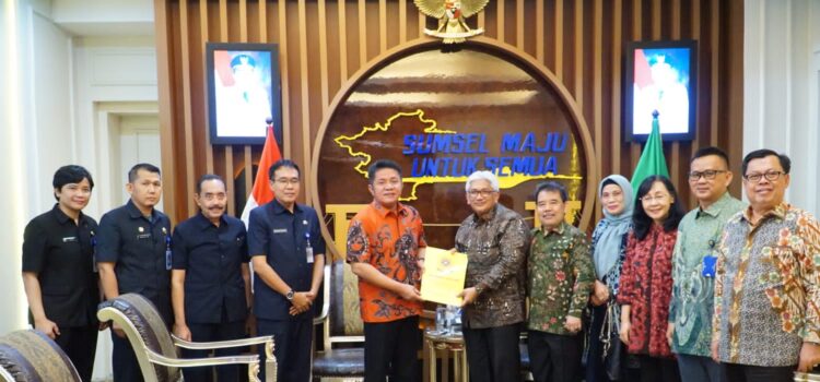 Herman Deru ketika menerima kunjungan kerja Panitia Pemilihan Rektor Unsri di ruang tamu Gubernur, Kamis (8/6).