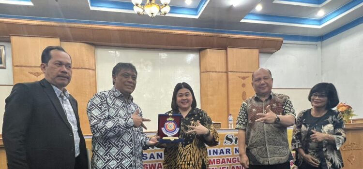 Universitas Darma Agung (UDA), menggelar Seminar Nasional bertema 'Peran Mahasiswa Membangun Komunikasi Politik di Era Demokrasi Digital Menjelang Pemilu 2024' di Hermina Centre, Jalan TD Pardede, Medan, Rabu (7/6/2023) sore