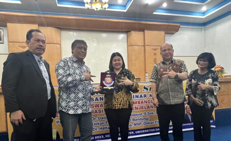 Universitas Darma Agung (UDA), menggelar Seminar Nasional bertema 'Peran Mahasiswa Membangun Komunikasi Politik di Era Demokrasi Digital Menjelang Pemilu 2024' di Hermina Centre, Jalan TD Pardede, Medan, Rabu (7/6/2023) sore