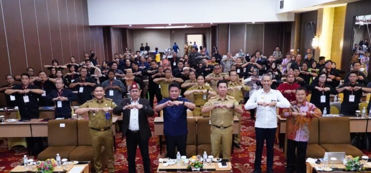 Gubernur Sumsel Herman Deru saat Penyerahan Simbolis Lisensi Arsitek dan Pembekalan Lisensi Arsitek di Hotel Beston Palembang, Selasa (11/7)