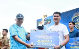 Wakil Gubernur Sumsel H. Mawardi Yahya secara resmi menutup gelaran Turnamen Sepakbola U-20 Piala Gubernur Sumsel Tahun 2023, di Stadion Bumi Siriwijaya Selasa (11/7) sore