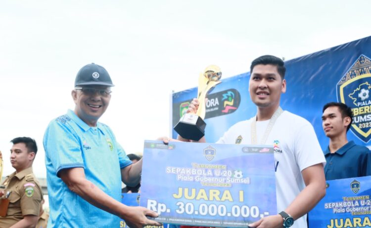 Wakil Gubernur Sumsel H. Mawardi Yahya secara resmi menutup gelaran Turnamen Sepakbola U-20 Piala Gubernur Sumsel Tahun 2023, di Stadion Bumi Siriwijaya Selasa (11/7) sore