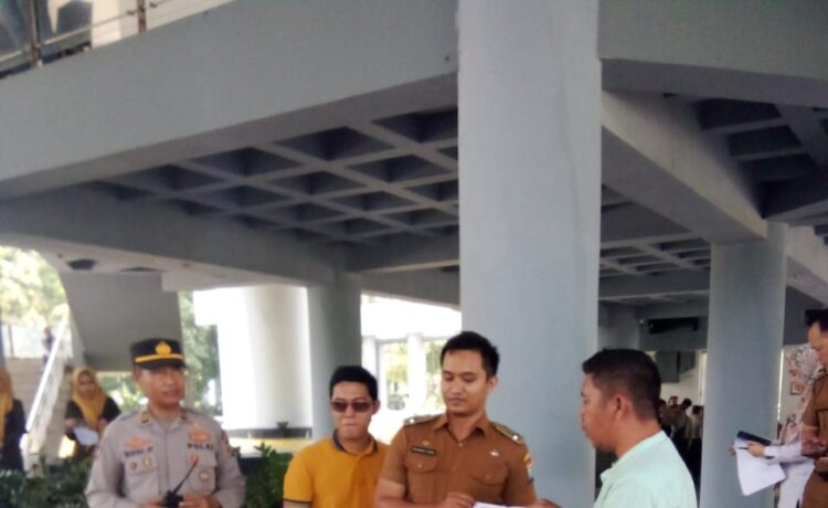 DPW-MSK-I Provinsi Sumatera Selatan (Sumsel) menggelar aksi damai di kantor DPRD Kota Palembang, Senin (31/7/2023)