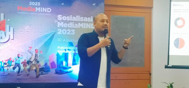 VP Corporate Communication & Government Relations PT Bukit Asam Tbk Dinna Permana Setyani tengah memberikan sambutannya pada kegiatan sosialisasi Kompetisi Karya Jurnalistik MediaMIND ID 2023 di Palembang, Sumatera Selatan, Kamis (10/8,2023) 