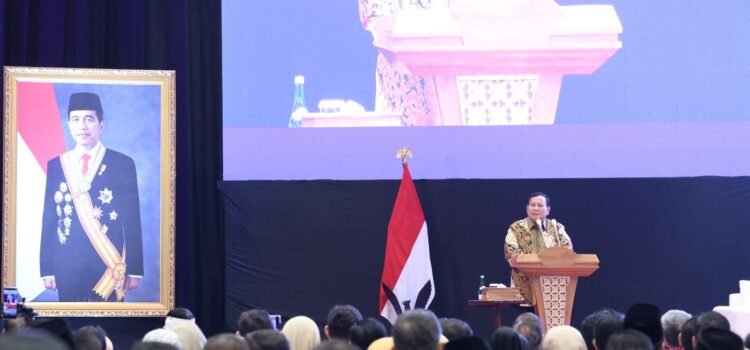 Menhan Prabowo Subianto dalam acara Seminar Ekonomi yang diselenggarakan Universitas Kebangsaan Republik Indonesia di Balroom Hotel Bidakara, Jakarta, Selasa (15/8/2023)