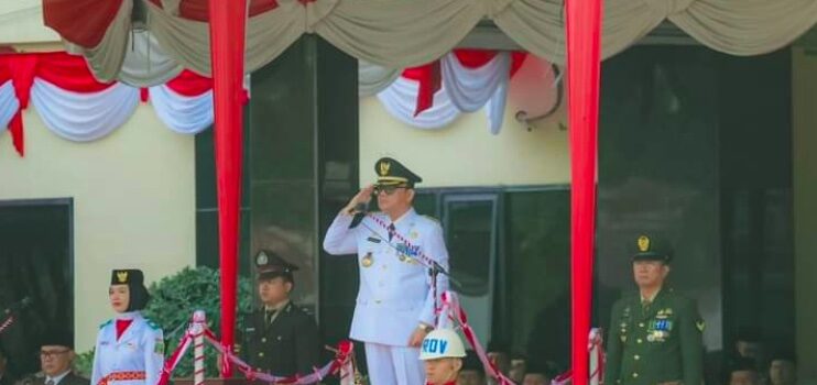 Suasana Upacara Penaikan Bendera Merah Putih di Lapangan Pemkab Depan Kantor Bupati Kabupaten Empat Lawang, Kamis (17/08/23).