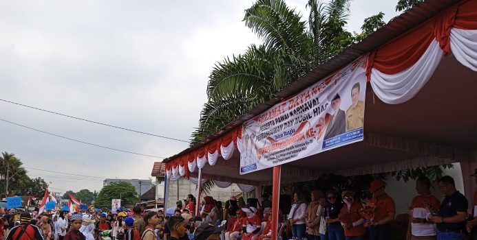 Saat pertunjukkan siswa SMP di Depan Bupati Empat Lawang Yang Berlokasi di Depan SD 08 Tebing Tinggi, Sabtu (19/08/23)