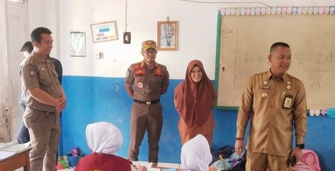 Penjabat Bupati Empat Lawang Fauzan Khoiri Denin melakukan kunjungan ke beberapa sekolah di Kecamatan Tebing Tinggi