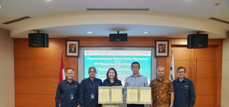 Direktur Sales dan Operasi PGN Ratih Esti Prihatini saat penandatanganan pokok-pokok kerjasama dengan Kimong di Kantor PGN Pusat, Kamis (18/1/2024)